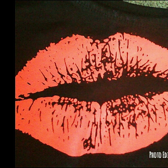 NWOT kiss print sweater - Picture 3 of 4